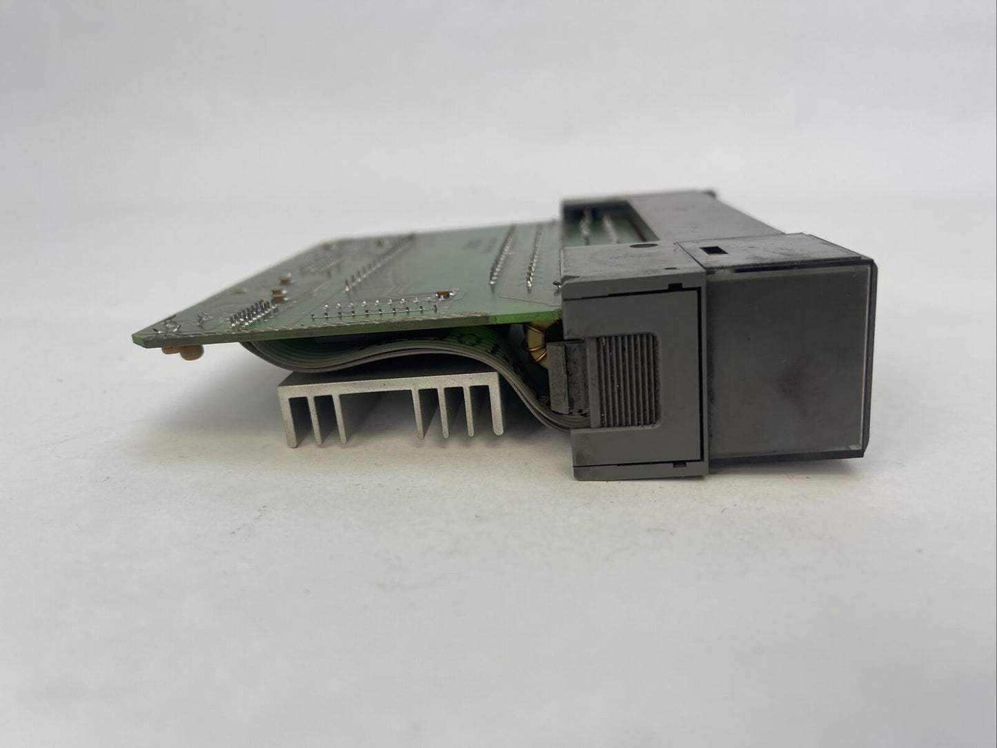 ALLEN BRADLEY 1746-OA16 OUTPUT MODULE SER B OUTPUT VOLTAGE 85-265VAC