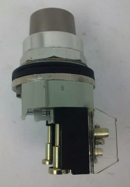 ALLEN BRADLEY 800T-H33KE8 SER. T SELECTOR SWITCH TYPE 4-13, NO KEY, 800T-H33