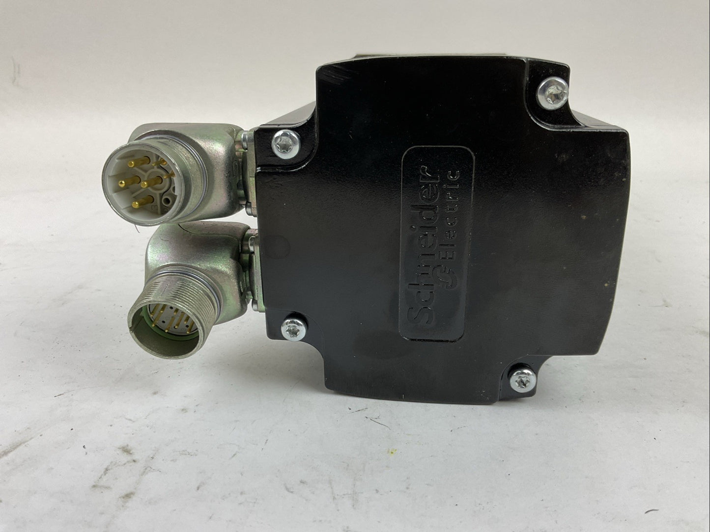 SCHNEIDER BMH1003P32F2A SERVO MOTOR 6000RPM NEUGART PLHE 80