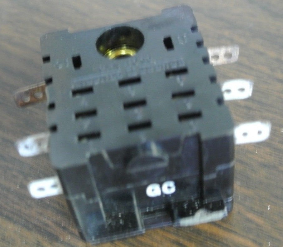 SQUARE D NK32 Series A - SOCKET - NEW SURPLUS