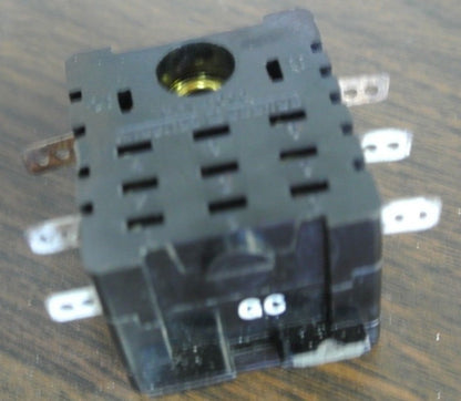 SQUARE D NK32 Series A - SOCKET - NEW SURPLUS