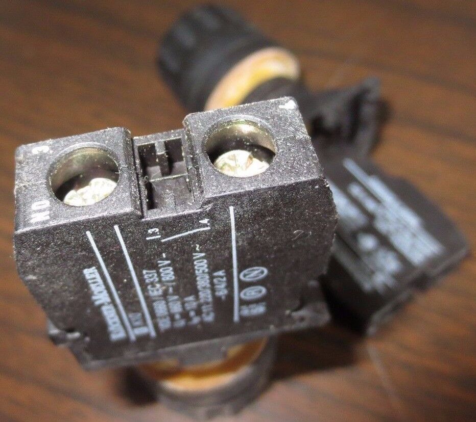 KLOCKNER-MOELLER 2-POSITION SELECTOR SWITCH w/ K10 CONTACT BLOCK