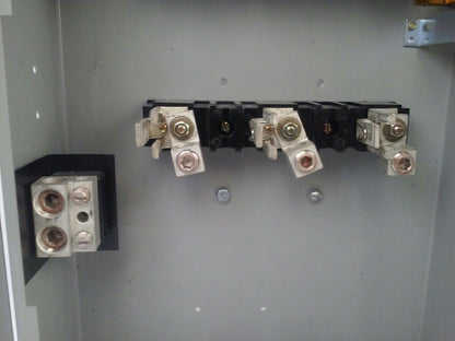 GE TH4324 MODEL 7 FUSIBLE SAFETY SWITCH 3P 200A 240V 60HP TYPE 1 INDOOR