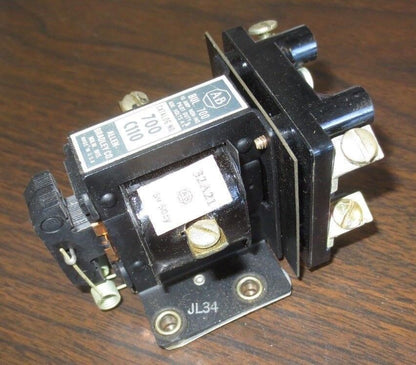 ALLEN-BRADLEY 700-C110A06 AC RELAY - 6V 60Hz, 2-POLES 1N.O./1N.C. - NEW SURPLUS