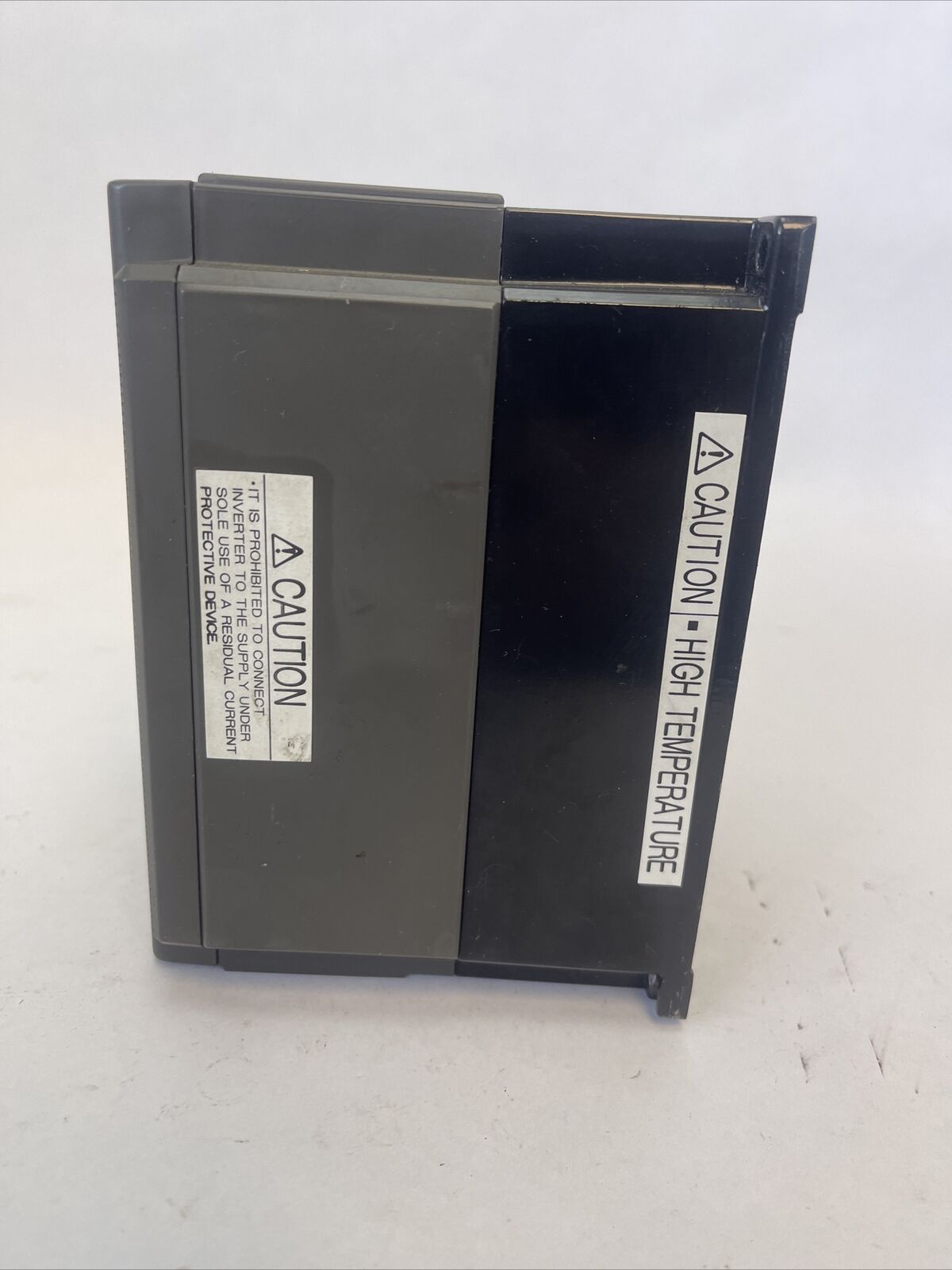 FUJI FVR0-4E9S-7EN INVERTER DRIVE OUTPUT 200-240VAC 3.0A 0.4kW 0.2-400HZ INPUT