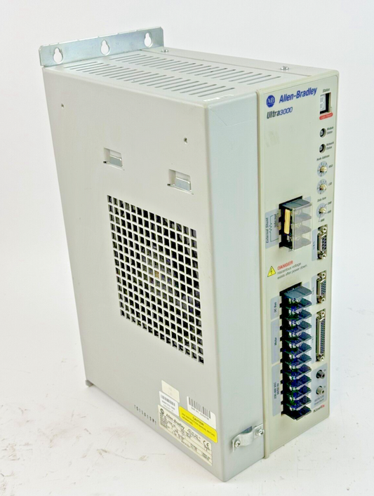 ALLEN-BRADLEY - 2098-DSD-HV030-SE SER. B / VER. 1.53 - ULTRA 3000 SERVO DRIVE