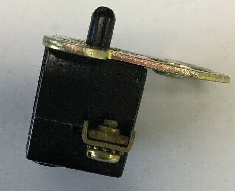 GE CR940WA310 PUSHBUTTON 600VAC