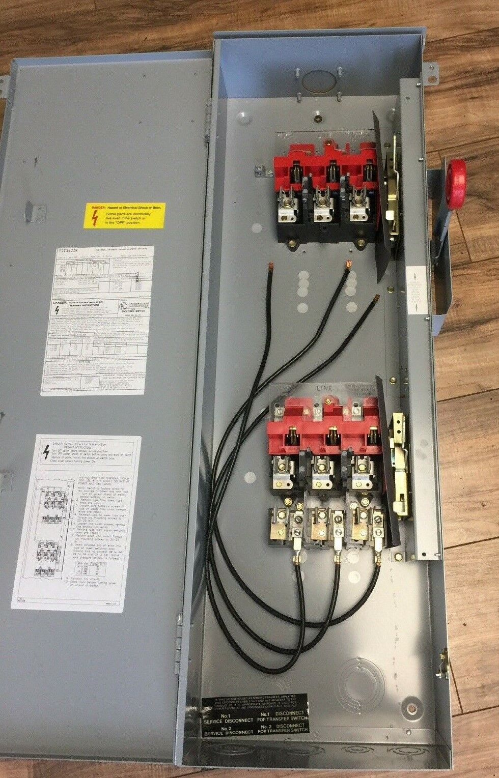 GE TDT3322R DOUBLE THROW FUSIBLE SAFETY SWITCH 240VAC 250VDC 60A 3 POLE TYPE 3R