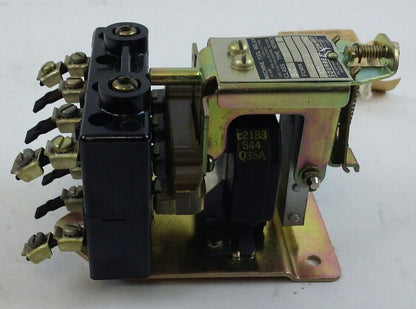 Square D, AC Magnetic Relay, Class 8501 Type AO-40 Series B, 440 volts, 10 Amp
