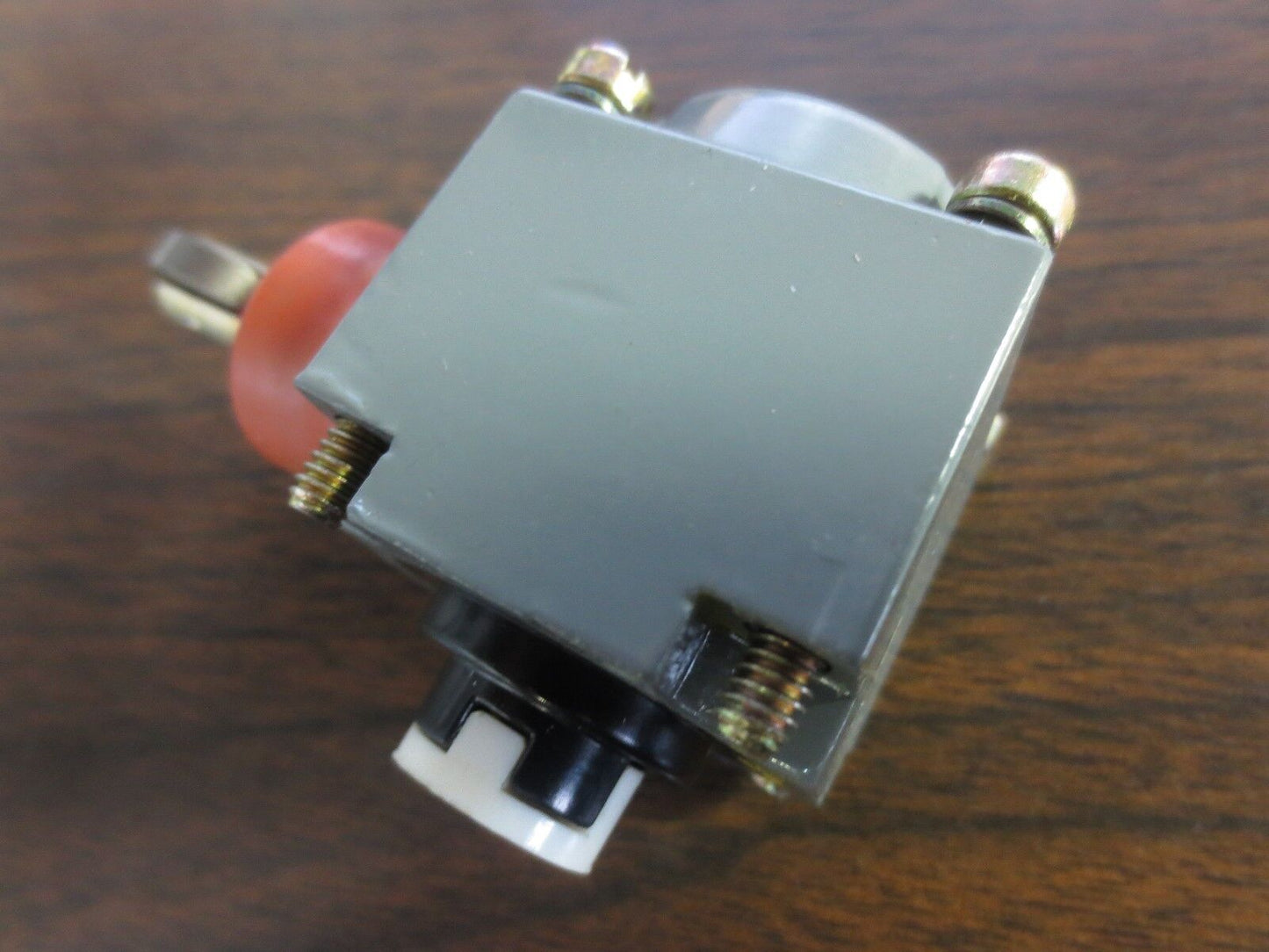 ALLEN-BRADLEY 40146-017-68 LIMIT SWITCH HEAD, SIDE PUSH - NEW SURPLUS