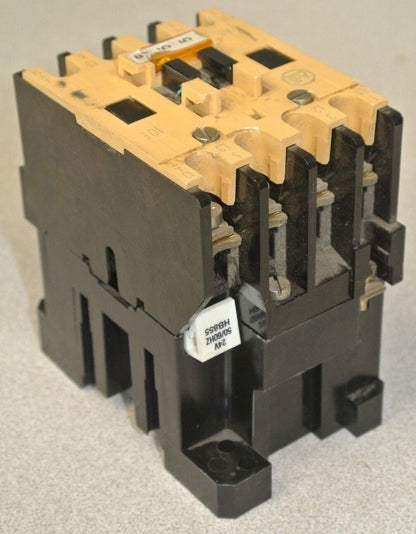 ALLEN-BRADLEY 100-A18ND3 Ser. C / CONTACTOR 18A, 3-P, 220-660VAC, 24VAC COIL