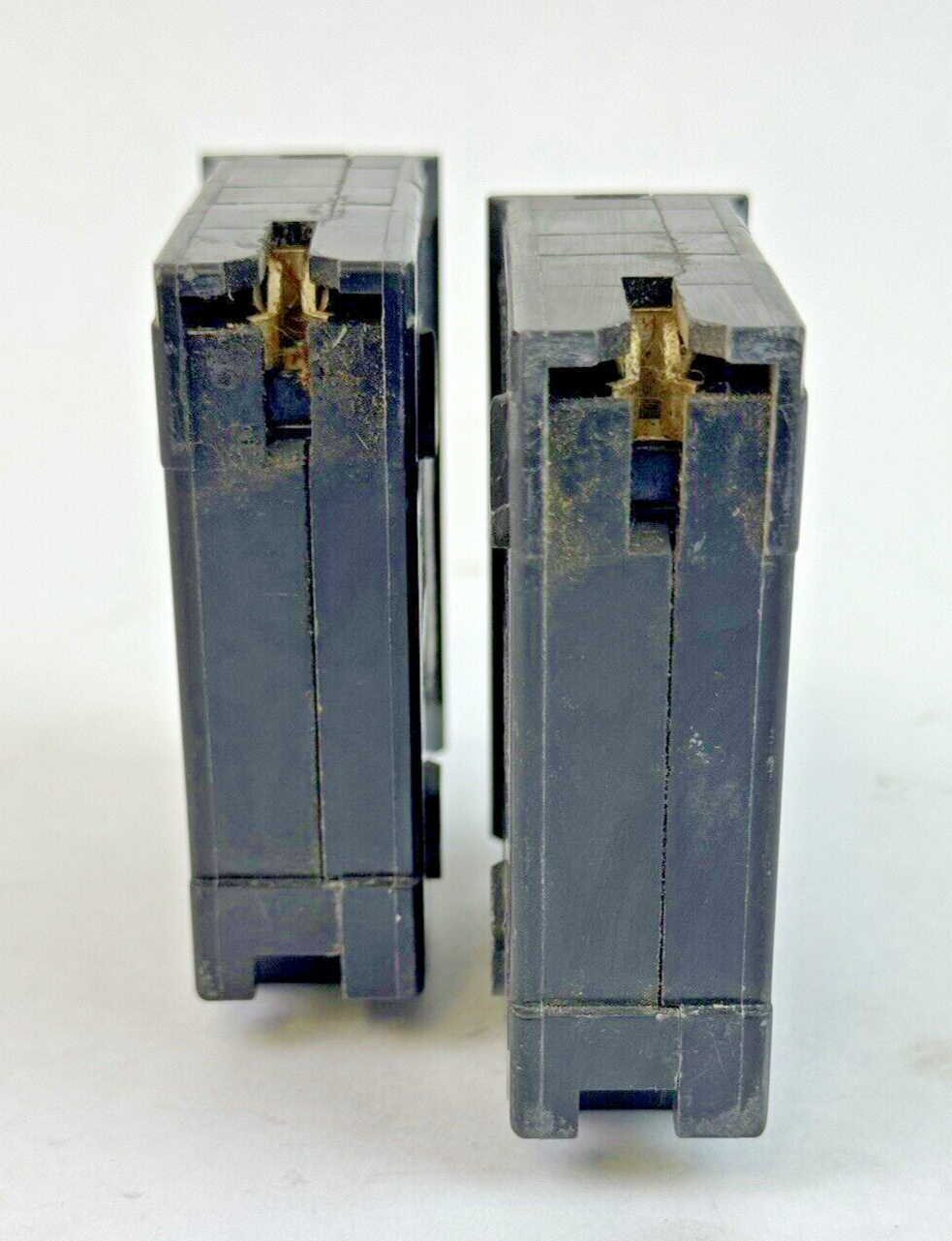 SQUARE D **LOT OF 2** HOM130 - CIRCUIT BREAKERS - 1 POLE/ 30 A/ 240 VAC