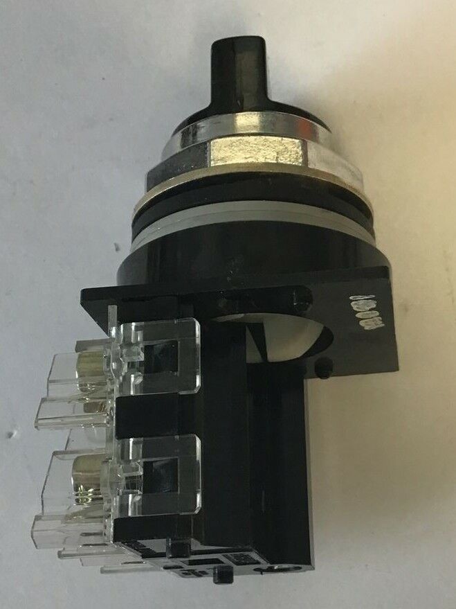 GENERAL ELECTRIC CR104P SELECTOR SWITCH 3POS. NEMA A600