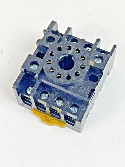 OMRON *LOT OF 21* - PF113A-E - 11 PIN RELAY SOCKET BASES - FINGER SAFE