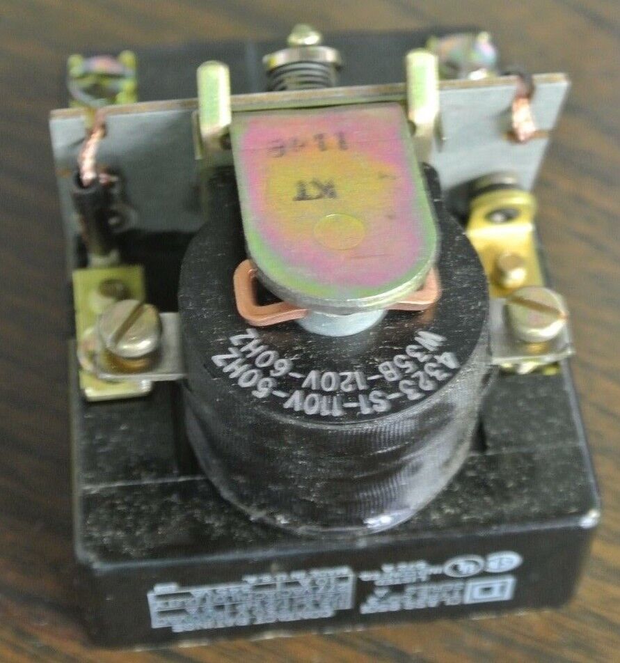 SQUARE D 8501 CO-3 A.C. CONTROL RELAY - DPST 10A @ 277VAC, 120V COIL NEW SURPLUS