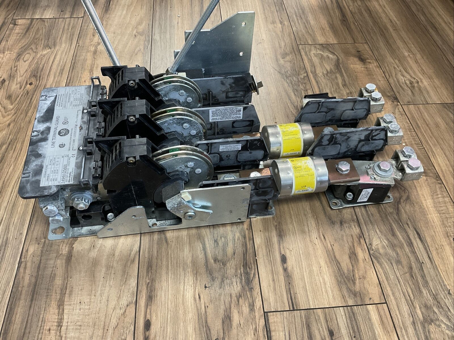 ALLEN BRADLEY 1494V-DS600 SER D DISCONNECT SWITCH 600A 600VAC 500HP 250VDC  50HP