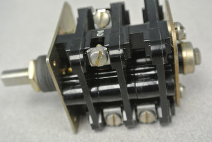 ALLEN-BRADLEY 806- 990270 ROTARY PILOT SWITCH / NEW SURPLUS