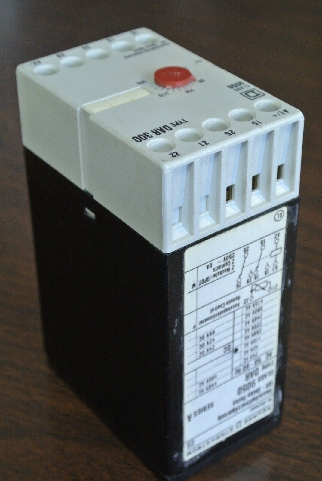 SQUARE D 9050 DAR300 - OFF-DELAY RELAY - 110VAC, 50/60Hz - NEW SURPLUS