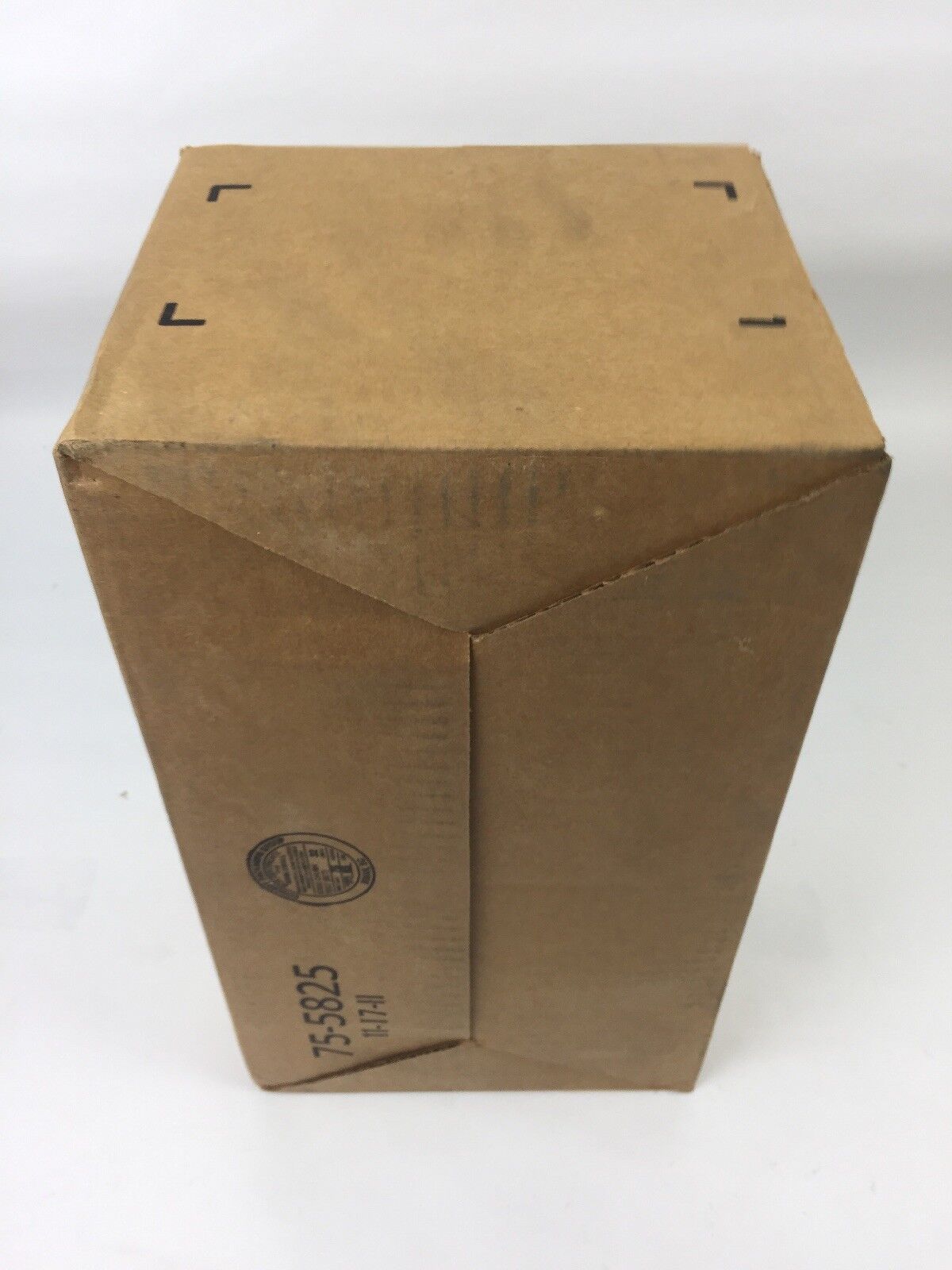 EATON DH221NGK HEAVY DUTY SAFETY SWITCH 3 WIRE S/N FUSIBLE 30 AMP 240 VOLT