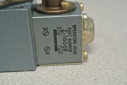 ALLEN-BRADLEY 802T-HW2 OILTIGHT LIMIT SWITCH Ser 1 / SPRING RETURN / NEW SURPLUS