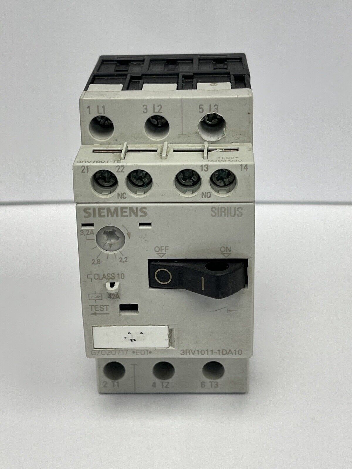 SIEMENS - 3RV1011-1DA10 - Motor breaker; 1.1kW; 220÷690VAC; DIN; SHt cir.rel 42A
