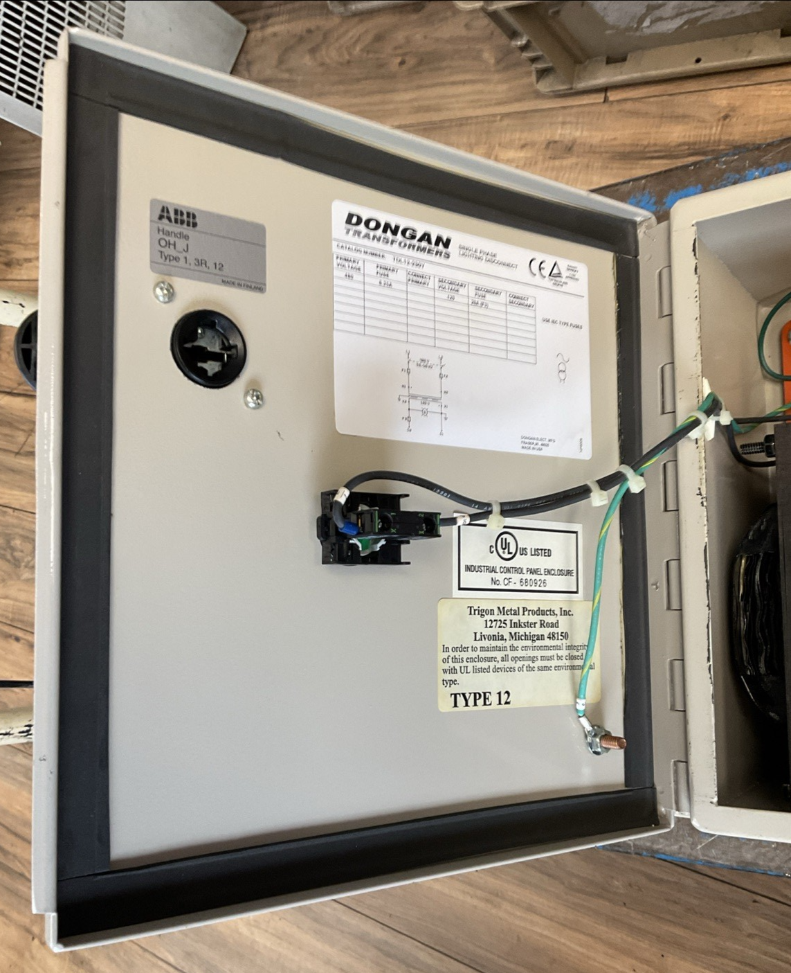 DONGAN TDL12-230Y SINGLE PHASE LIGHTING DISCONNECT TRANSFORMER 2KVA PRI 480V SEC