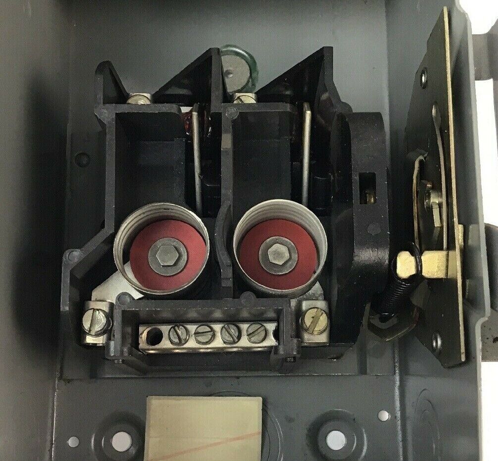 SQUARE D D-211-NRB SAFETY SWITCH 30AMP 120/240VAC 3PH 3HP MAX. SER.E1 RAINPROOF