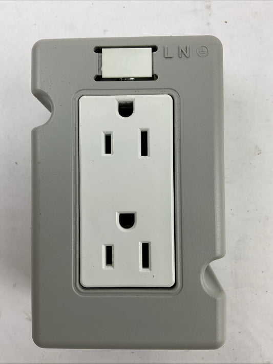 ALLEN BRADLEY 1492-REC15 SER A 15A 125V 50/60HZ DUPLEX RECEPTACLE DIN MOUNT