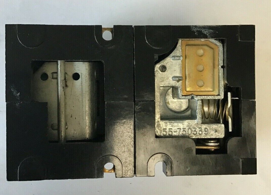 GENERAL ELECTRIC CR122A04731AA 300VAC 10A 28V 50HZ INDUSTRIAL RELAY