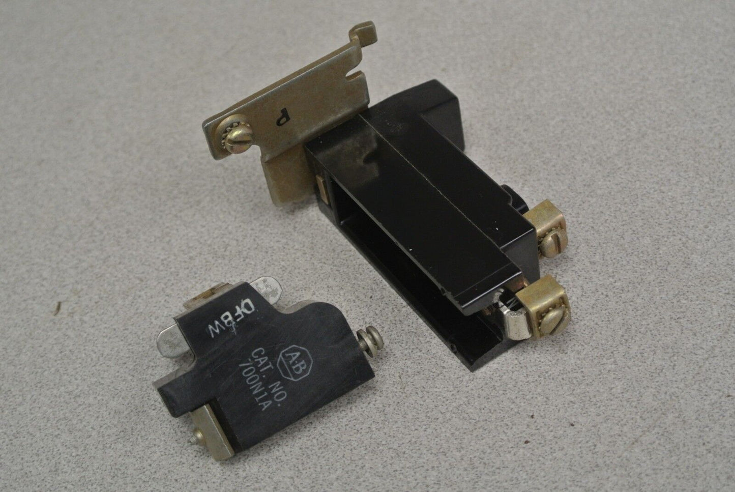 ALLEN-BRADLEY 700-N2 AUXILIARY CONTACT, RIGHT HAND / NEW SURPLUS