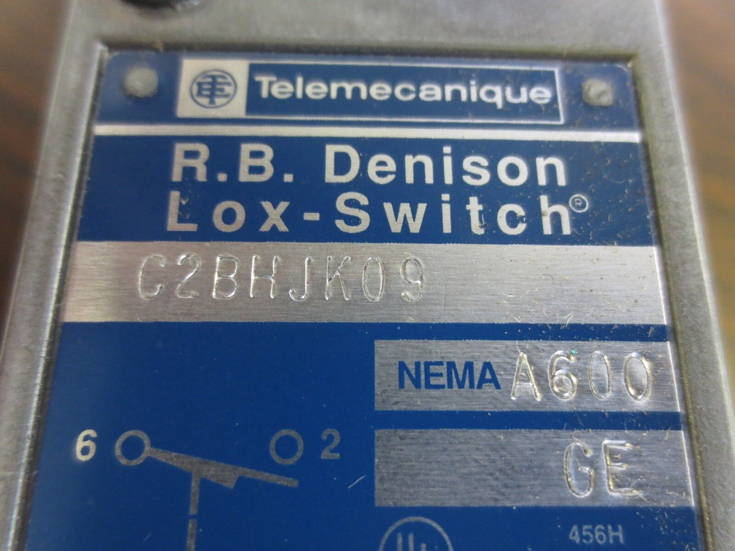 TELEMECANIQUE C2BHJK09 LIMIT SWITCH - NEW SURPLUS