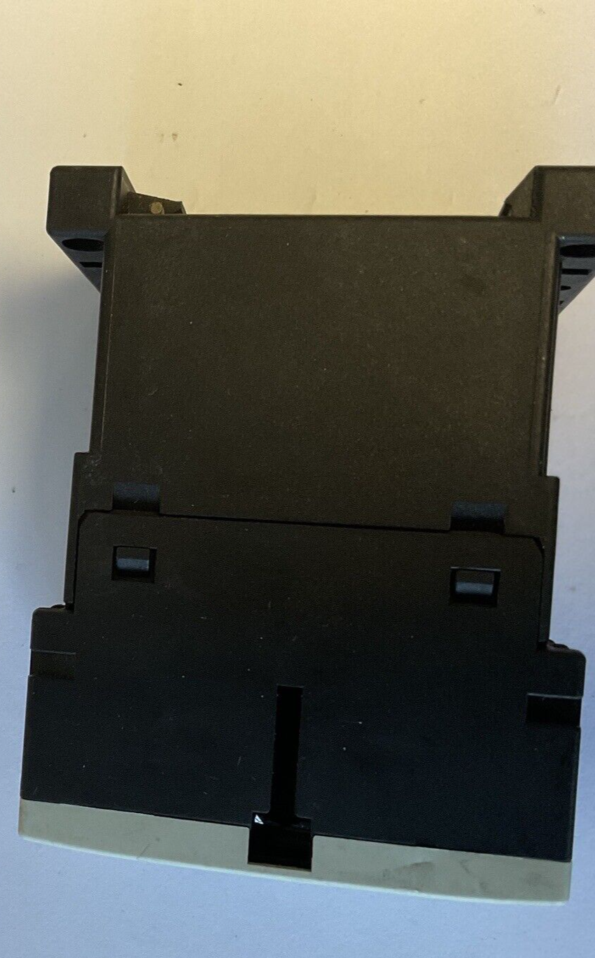 SIEMENS 3RT1015-1BB42 CONTACTOR 690V