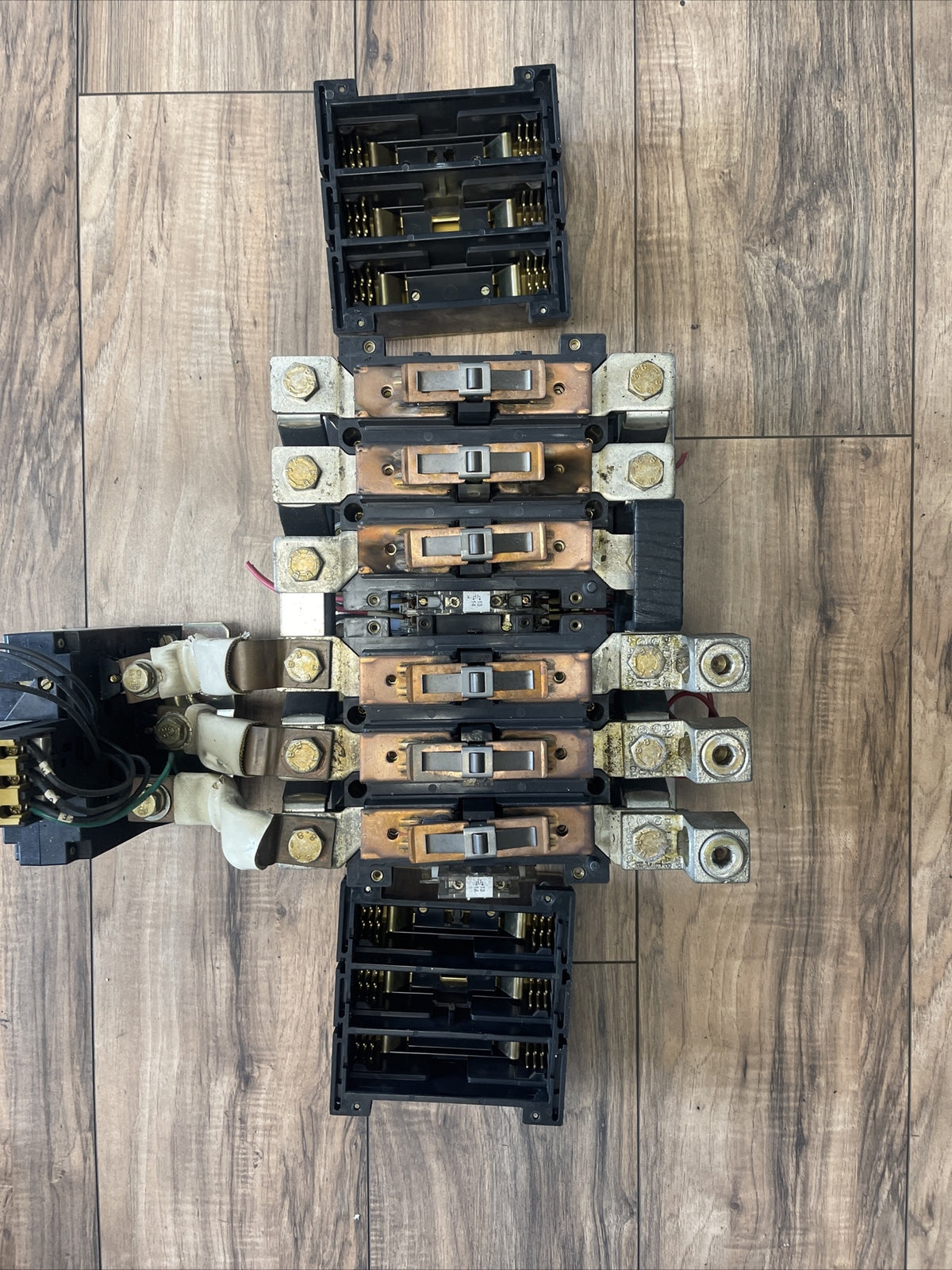 ALLEN BRADLEY 104-B250ND3 REVERSING STARTER SER B 250A 600VAC 250HP 193-DPD200