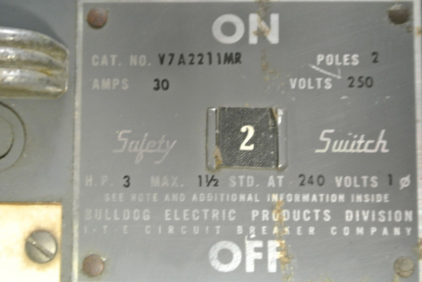 I-T-E V7A2211MR CLAMPMATIC VACU-BREAK FUSIBLE PANELBOARD SWITCH 250V, 30A