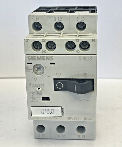 SIEMENS - 3RV1011-1BA10 & 3RV1901-1E-CIRCUIT BREAKER W/ SWITCH TRANSVERSE