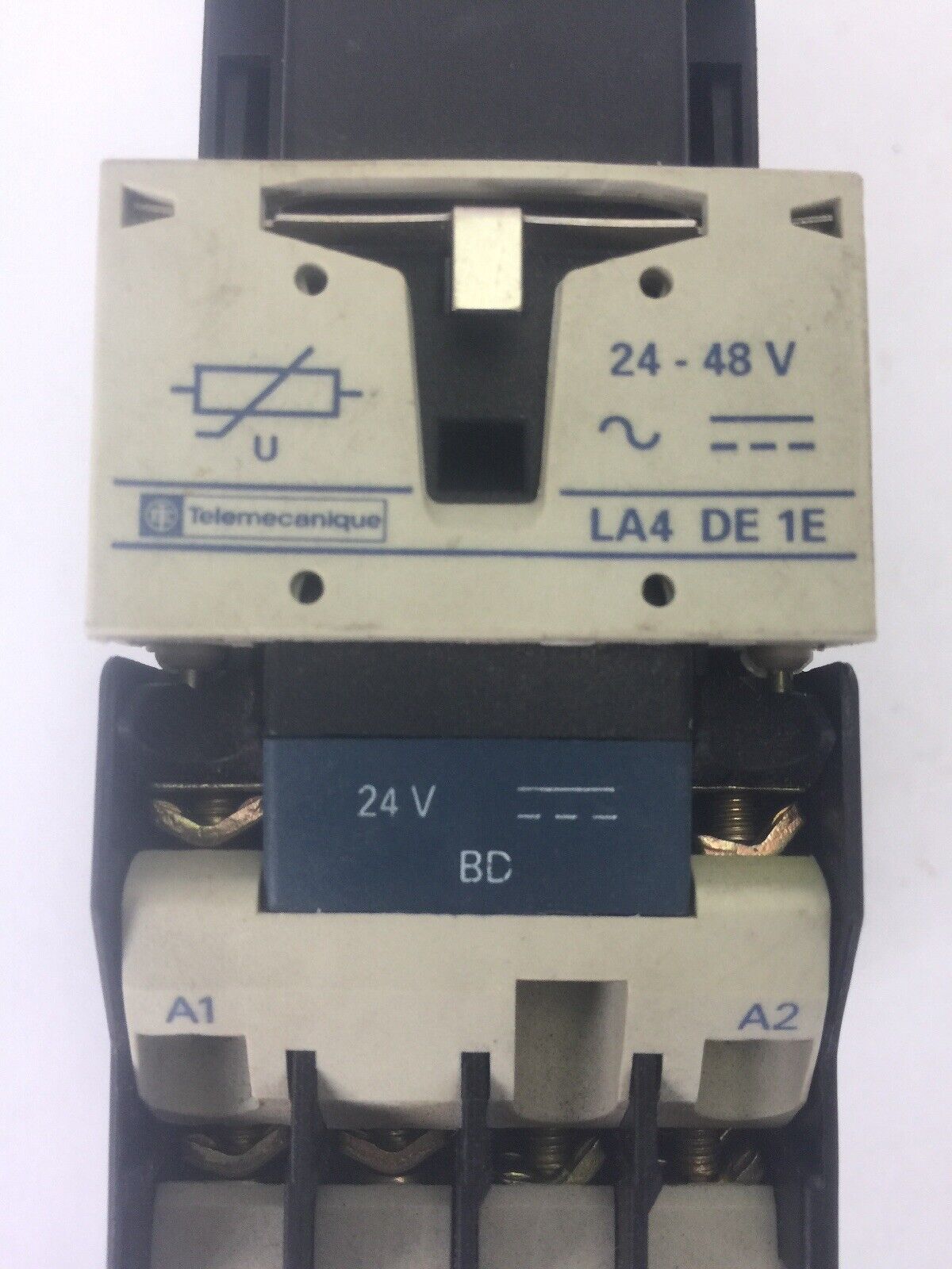 TELEMECANIQUE CA3 DN 22 CONTROL RELAY 600VAC 10A COIL 24VDC LA4 DE 1E 24-48 VAC