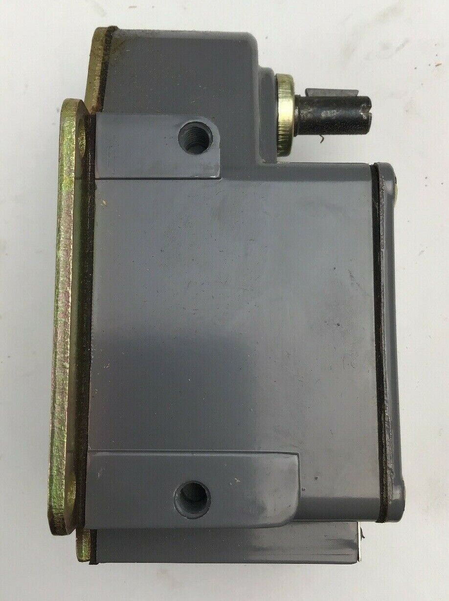 SQUARE D 9007 TSC1 MACHINE TOOL LIMIT SWITCH 600V MAX  NEMA TYPE2&5 ENCLOSURE