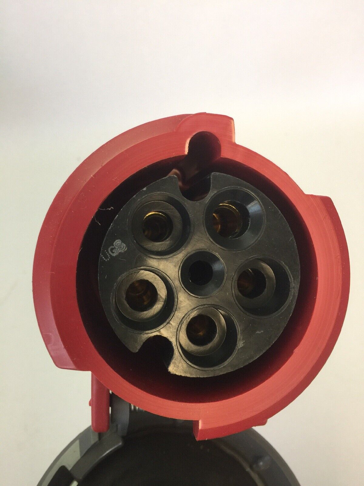 HUBBELL 560C7W PIN & SLEEVE CONNECTOR  277/480VAC 60A