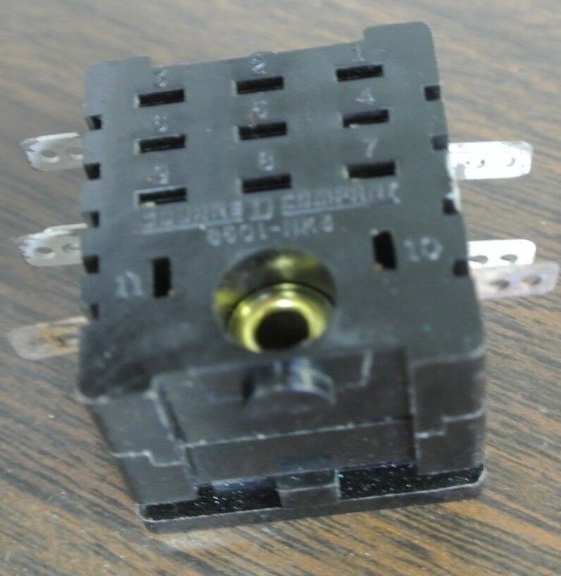 SQUARE D NK32 Series A - SOCKET - NEW SURPLUS