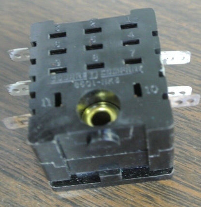 SQUARE D NK32 Series A - SOCKET - NEW SURPLUS