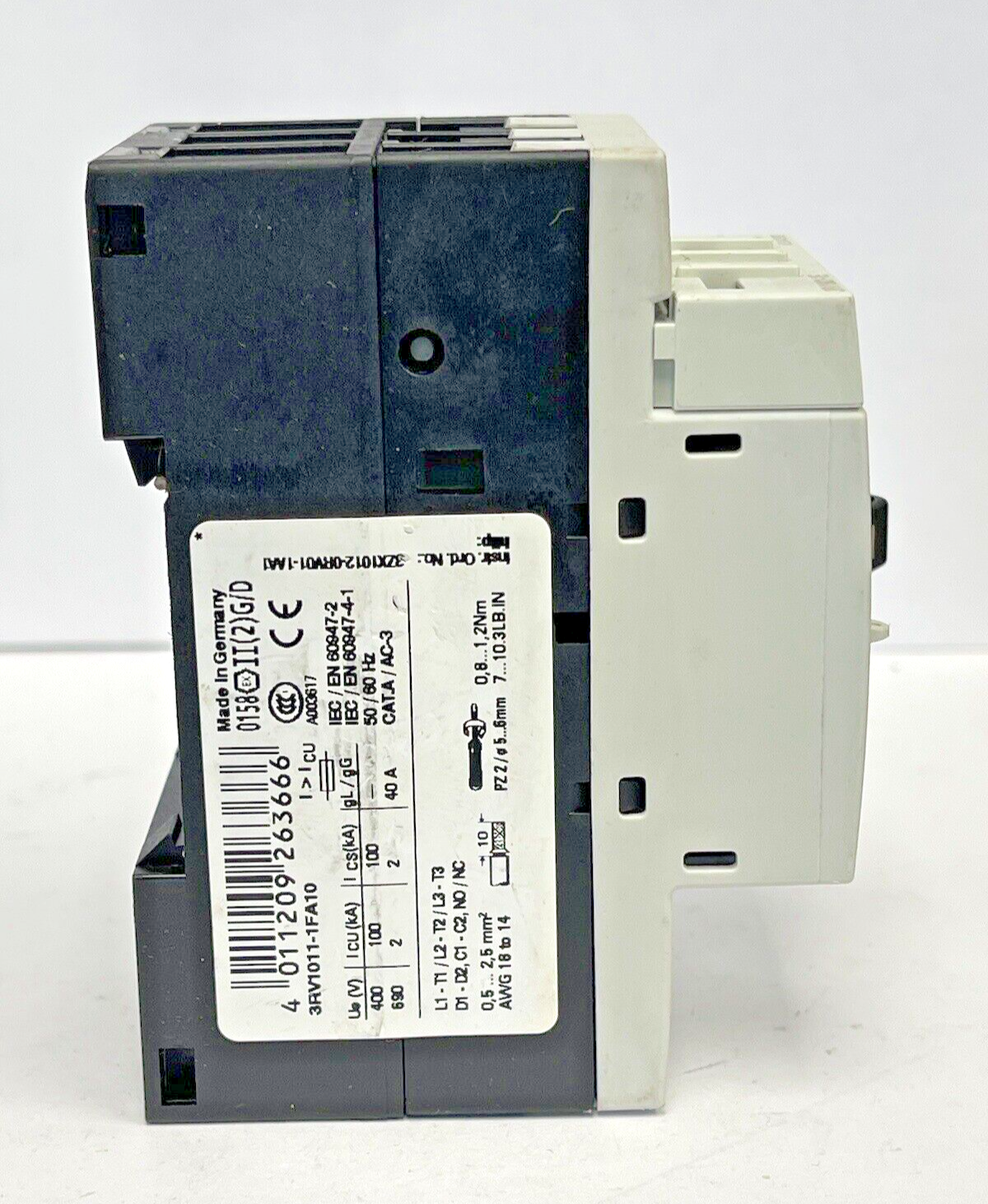 SIEMENS - 3RV1011-1FA10 & 3RV1901-1E-CIRCUIT BREAKER W/ SWITCH TRANSVERSE