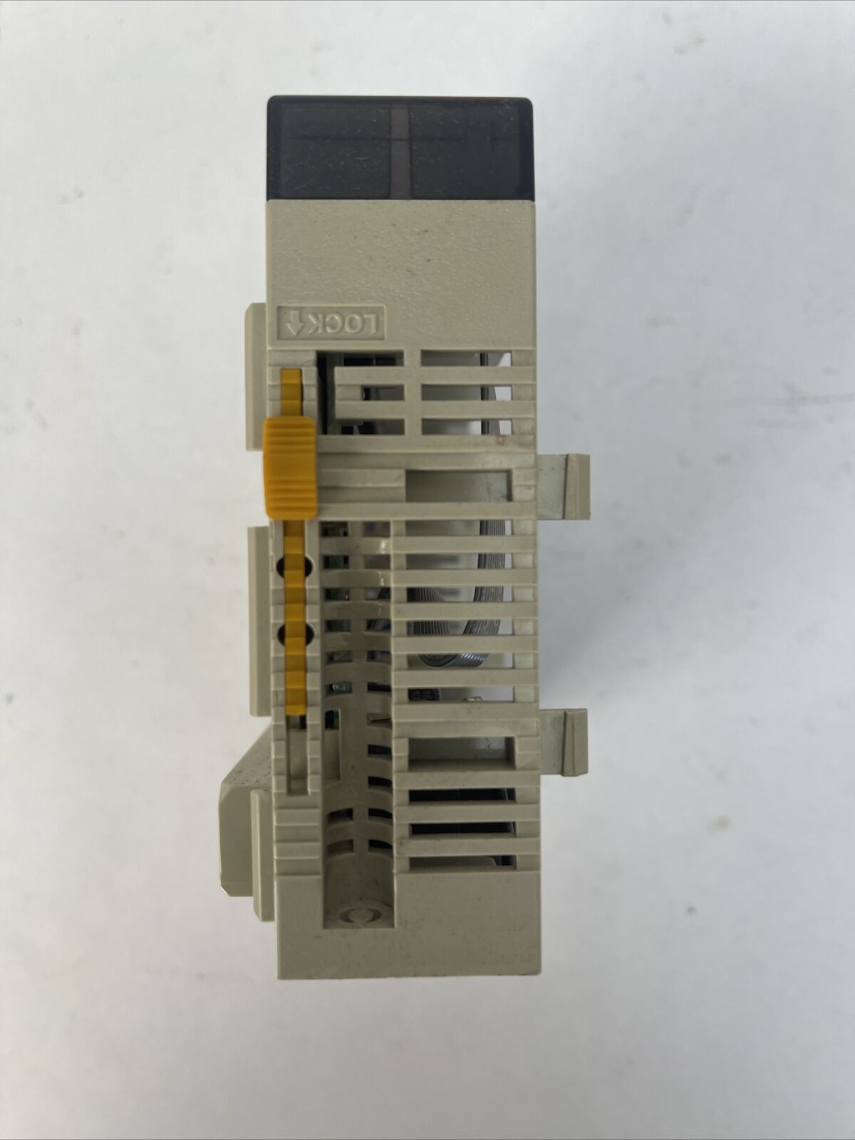 OMRON CQM1-OD214 OUTPUT UNIT 5-24VDC 0.3A/POINT 4.8A/UNIT