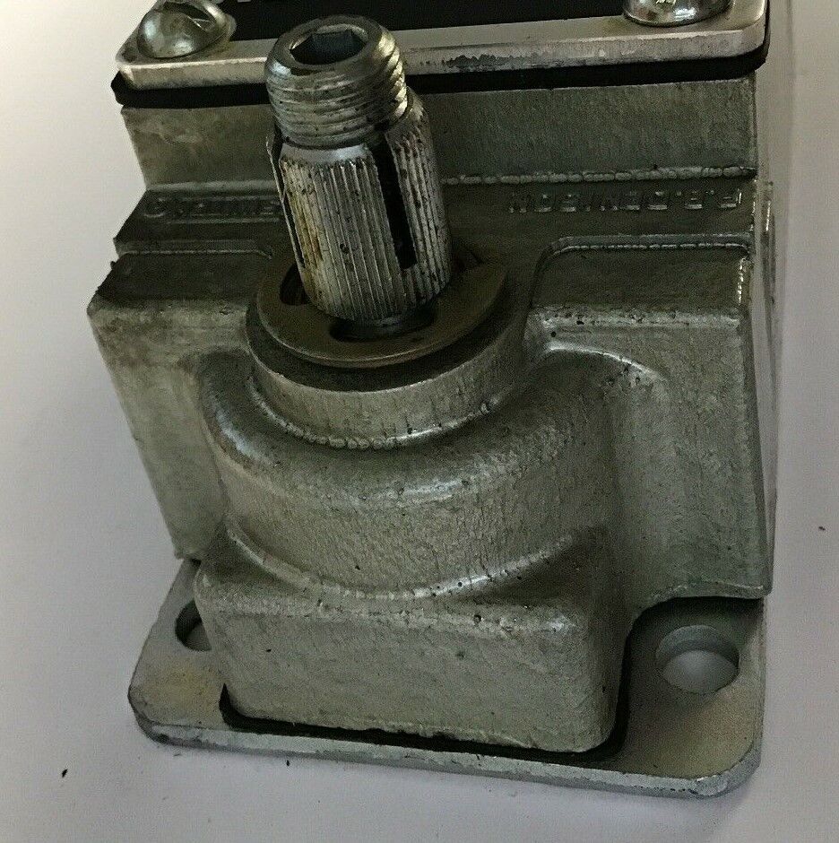 GOULD R.B.DENISON LIMIT SWITCH L100WTL-2M CONTACT 14