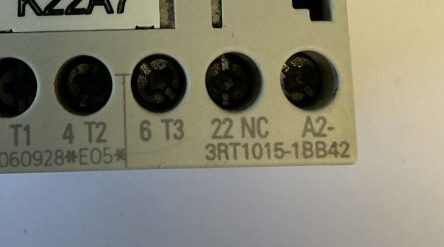 SIEMENS 3RT1015-1BB42 CONTACTOR 690V