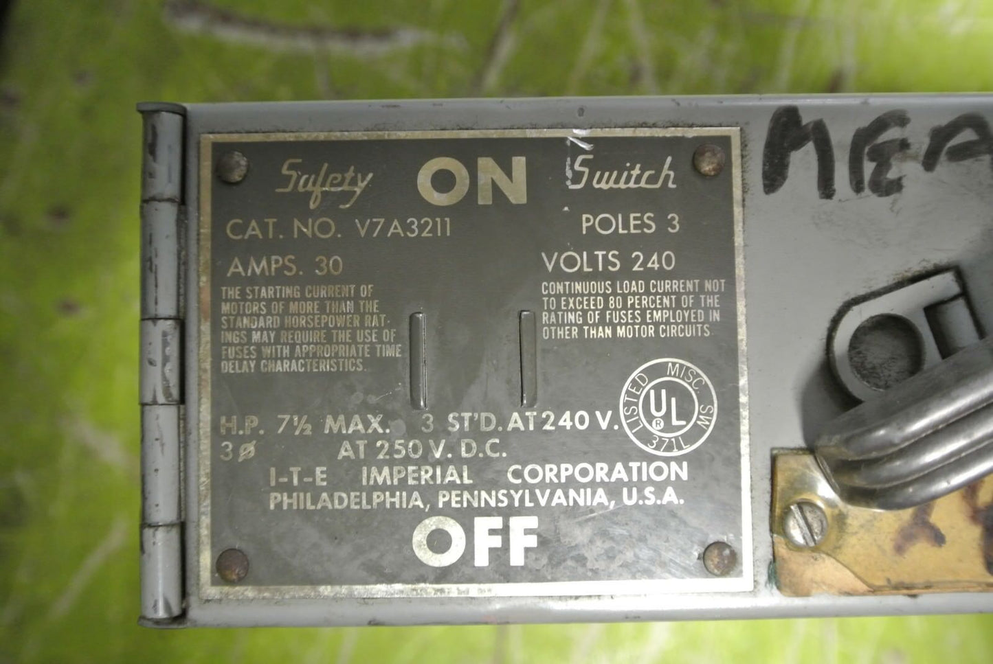 I-T-E V7A3211 - SAFETY SWITCH / TWIN PANELBOARD SWITCH - 240V, 30A, 3-POLE