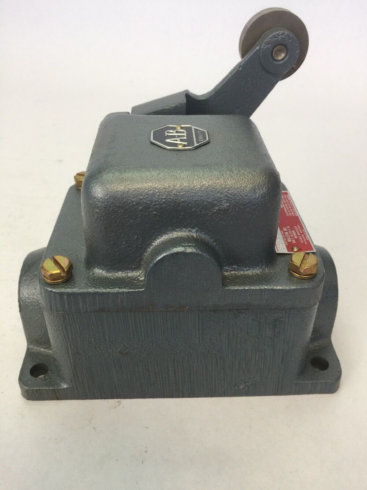 ALLEN BRADLEY 801-ASC1711 LIMIT SWITCH ROLLER LEVER 600VAC 550VDC NEMA TYPE 7-9