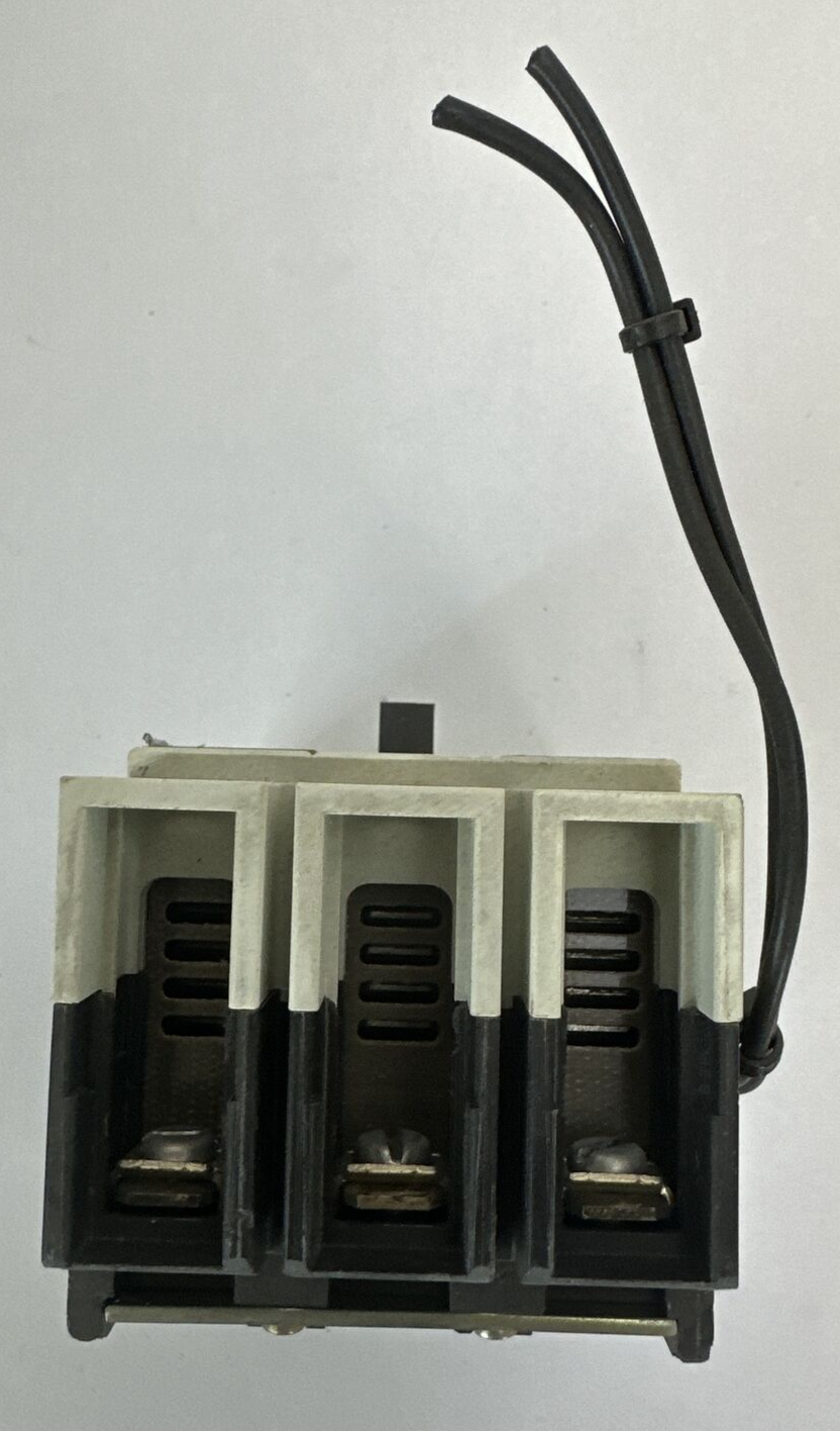 CUTLER HAMMER GD3015 CIRCUIT BREAKER 15A 480VAC 250VDC 3P GD 22K TRIP 1373D62G01