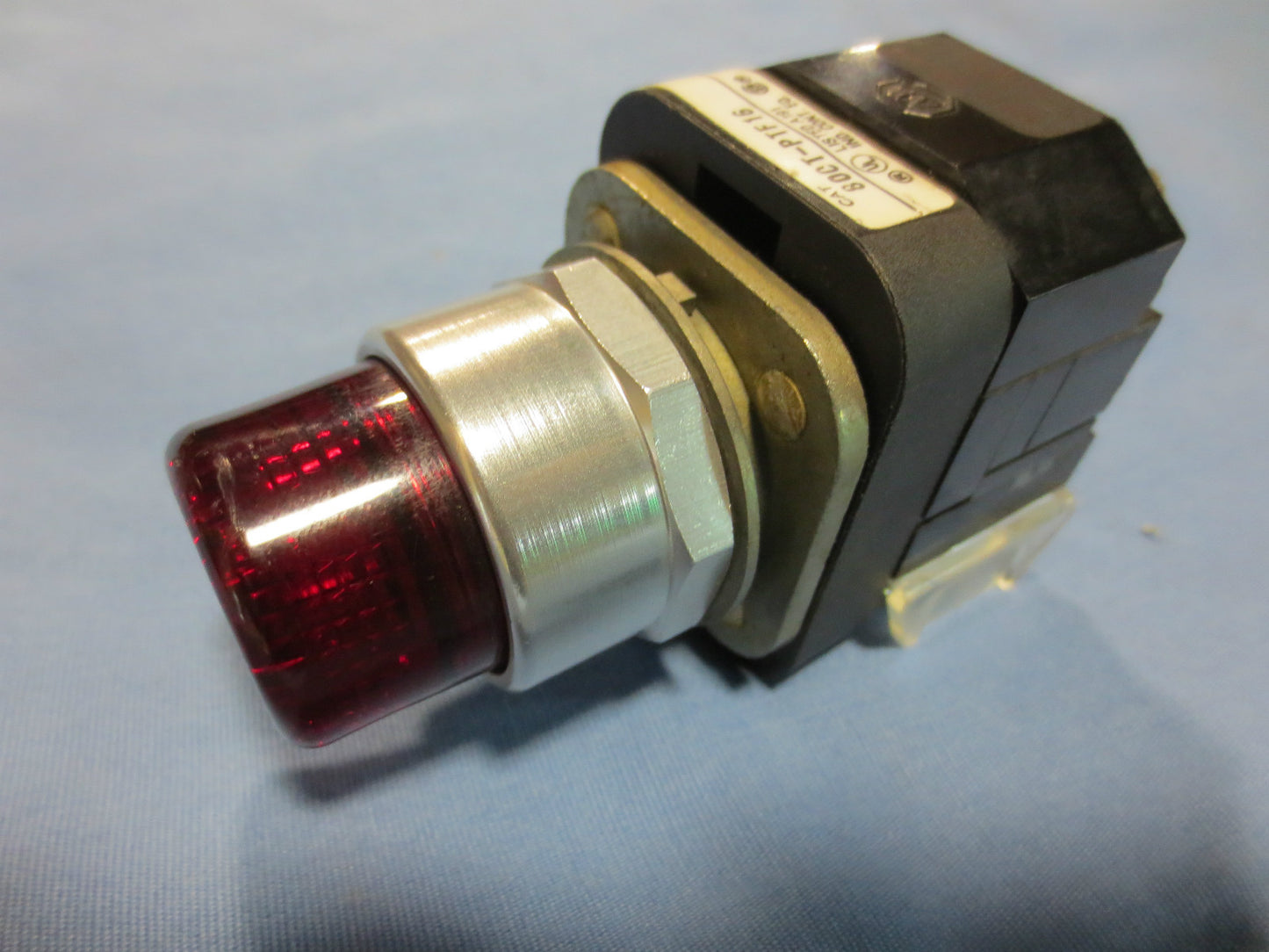 ALLEN-BRADLEY 800T-PTF16 Ser. T ILLUMINATED PUSH BUTTON, RED - PUSH-TO-TEST