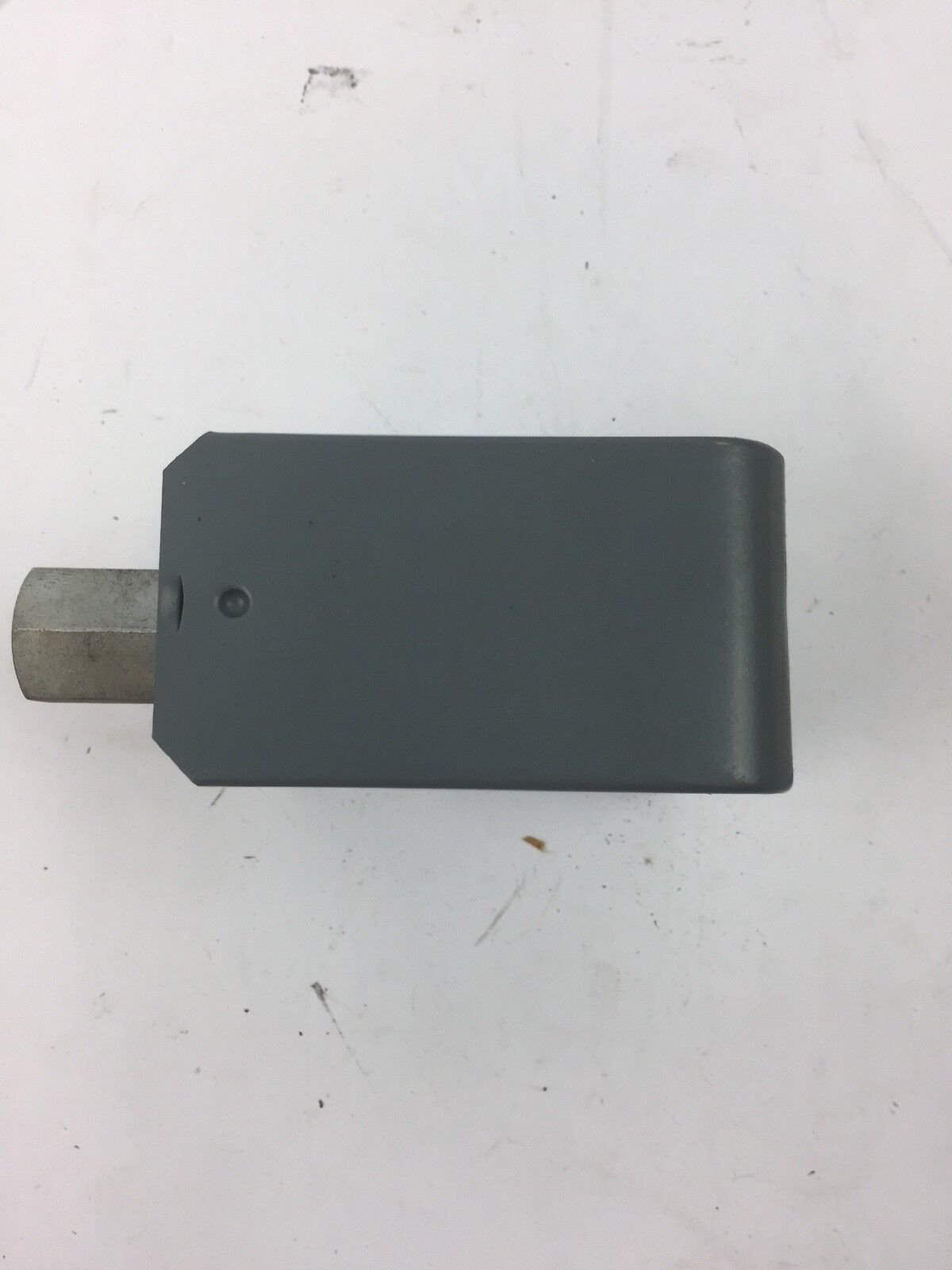 CUTLER HAMMER 10017H4D PRESSURE SWITCH W/O PUL. ORIFICE OPEN 40 LBS CLOSE 20 LBS