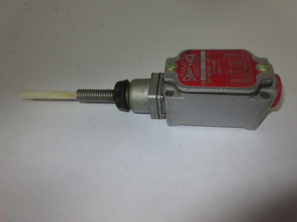 NAMCO M2-151 SNAP-LOCK LIMIT SWITCH - NEW SURPLUS / OLD STOCK